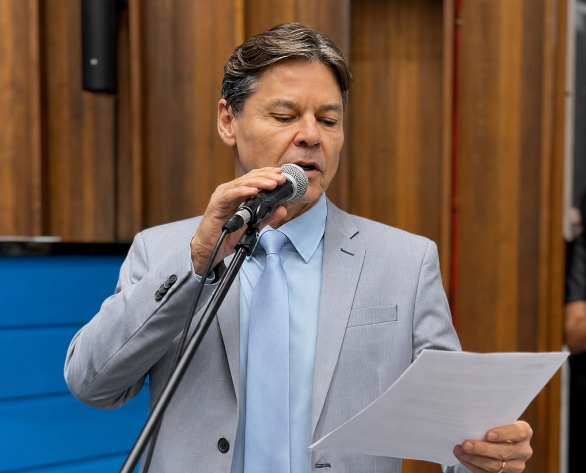 Paulo Duarte presta homenagem a Benedito Ruy Barbosa
