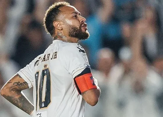 Neymar recebeu o terceiro cartão amarelo no empate entre Santos e Chapecoense - Foto: Raul Baretta/Santos FC