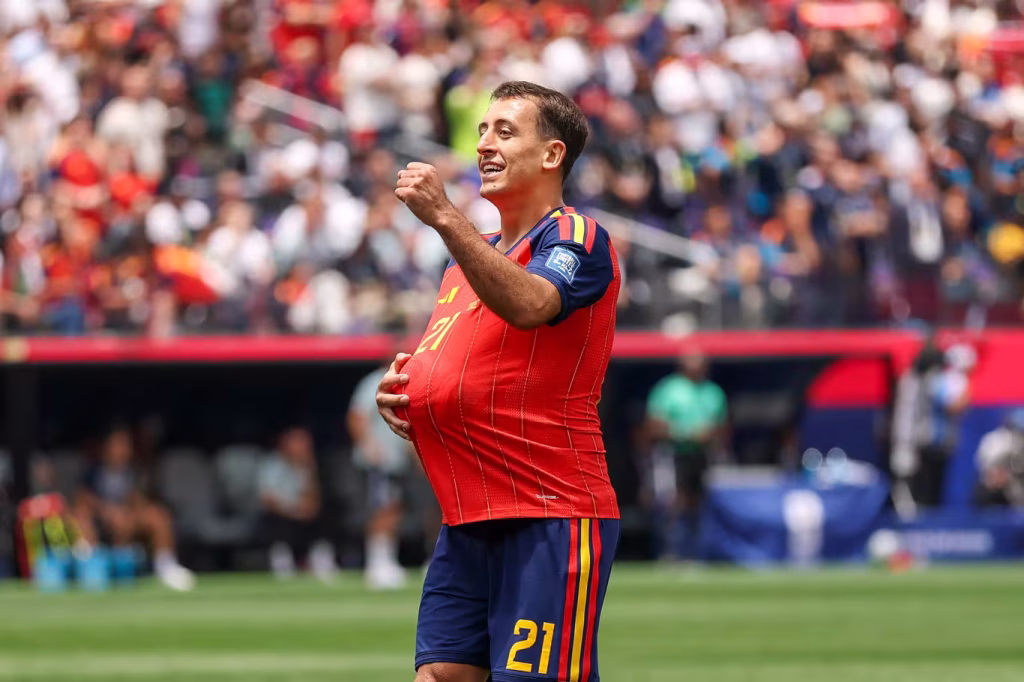 Mikel Oyarzabal marcou duas vezes na vitória espanhola em Los Angeles - Foto: Fifa