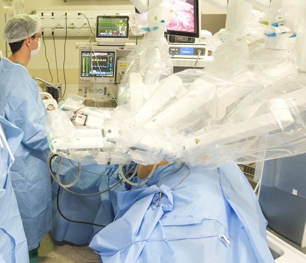 Equipe médica acompanhou presencialmente o paciente durante a telecirurgia no Hospital Cassems - Foto: Cassems