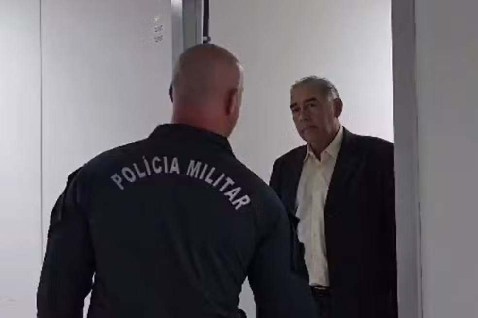 Alcides Bernal é internado após passar mal na prisão