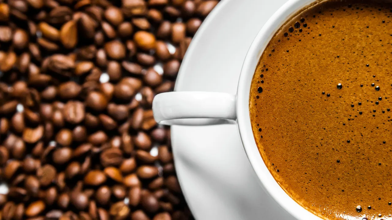 Café moderado pode beneficiar o coração, aponta revisão científica