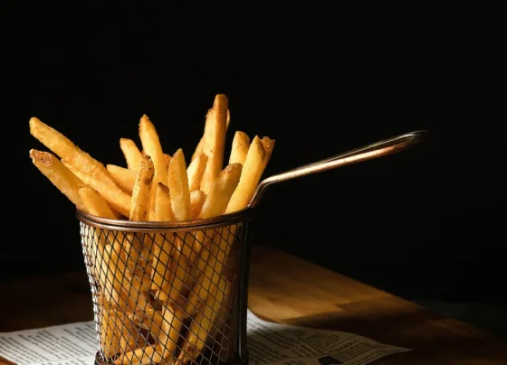 Batatas fritas podem conter acrilamida formada durante o aquecimento em altas temperaturas - Foto: Mitchell Luo/Unsplash