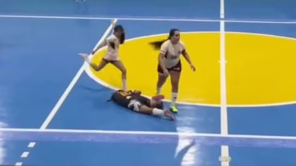 Jogadora é suspensa por cinco anos após agressões em partida no Ceará
