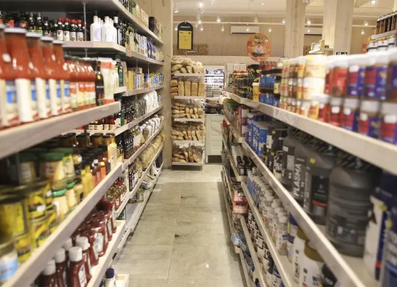 Queda nos preços dos alimentos ajudou a inflação oficial a desacelerar em junho - Foto: Valter Campanato/Agência Brasil