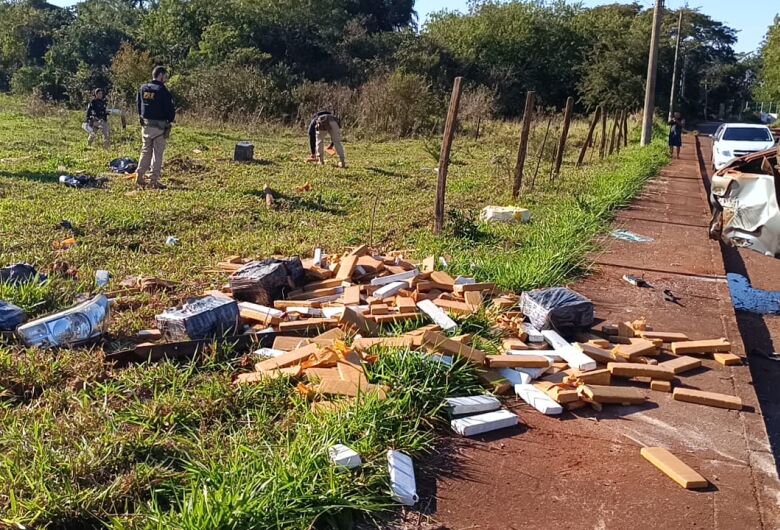 Hilux furtada capota com quase 1,5 tonelada de maconha em Dourados