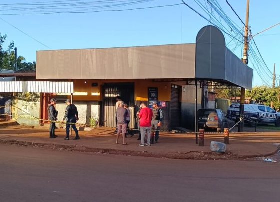 Corpo de George Gomes da Silva Neto foi encontrado dentro de um comércio em Dourados - Foto: Osvaldo Duarte/Dourados News