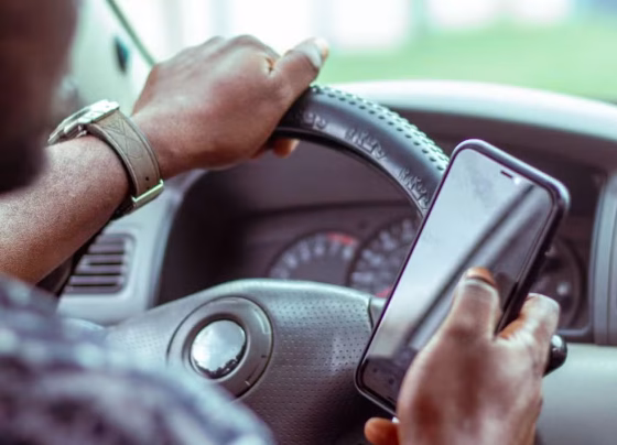 Motorista permaneceu mais de quatro horas em videochamada durante suposto processo de contratação - Foto: Jonathan Chukwudifu/Pexels