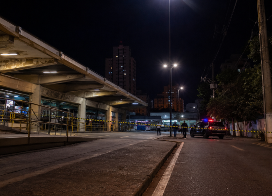 Caso de estupro coletivo foi registrado na Depac-Cepol, em Campo Grande - Foto: Gerada por IA