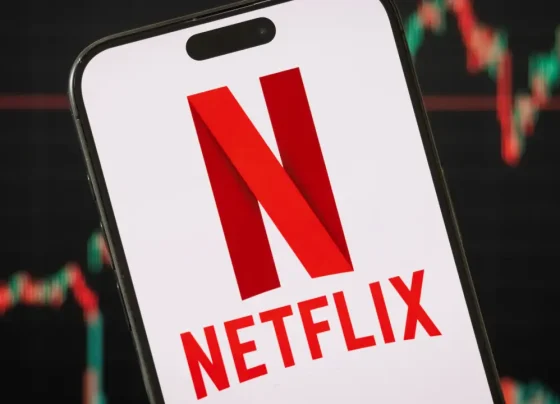 Netflix terminou o segundo trimestre de 2026 na terceira posição em ranking de interesse por streaming no Brasil - Foto: Cheng Xin/Getty Images