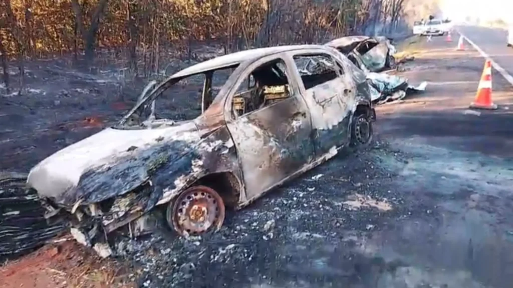 Acidente envolvendo três carros e duas carretas deixou quatro mortos na BR-163 - Foto: Reprodução/Instagram