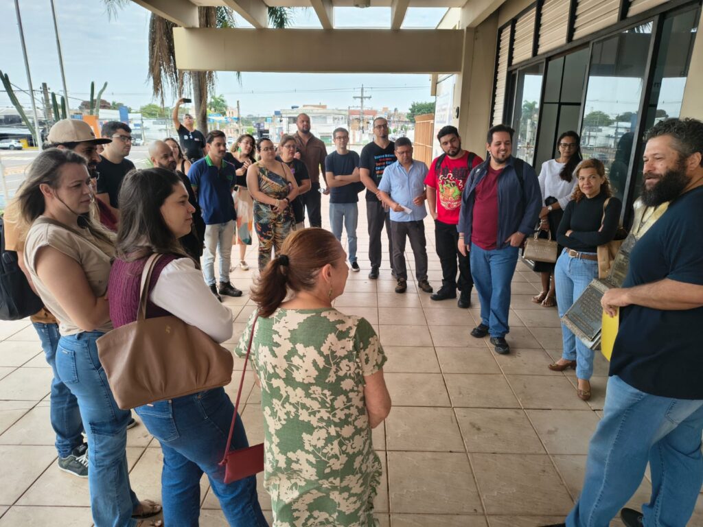 Docentes conhecem documentos e fontes históricas que podem ser levadas para a sala de aula - Foto: CG Notícias