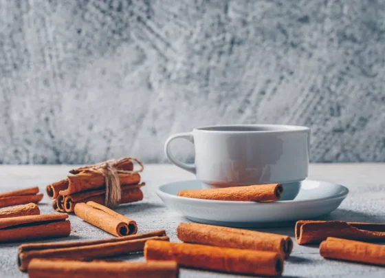 Chá de canela tende a ter efeito pequeno sobre a pressão arterial nas quantidades normalmente consumidas - Foto: 8photo/Freepik