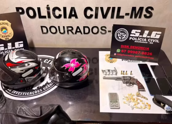 Arma, munições e porções de drogas foram apreendidas durante a investigação - Foto: Polícia Civil