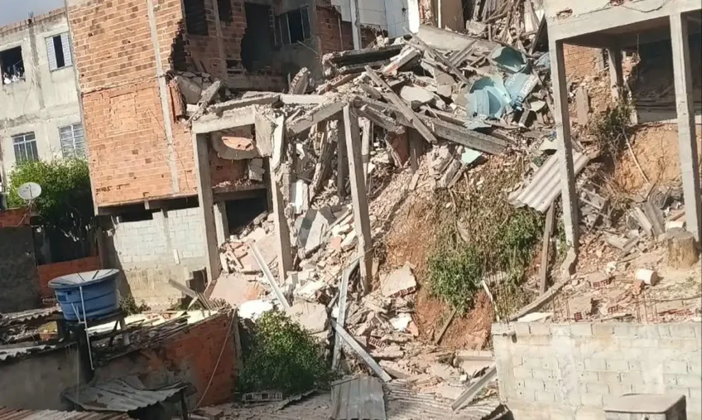 Explosão de botijão de gás atingiu uma residência e levou à interdição preventiva de outros 12 imóveis no Jaraguá - Foto: Defesa Civil/Divulgação