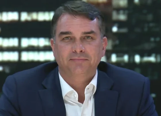 Flávio Bolsonaro teve filiação ao PL restabelecida por decisão do presidente do TSE - Foto: Reprodução/Band