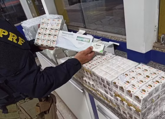 PRF apreendeu 1.950 produtos ligados a emagrecimento e procedimentos estéticos durante fiscalização na BR-267 - Foto: Divulgação/PRF