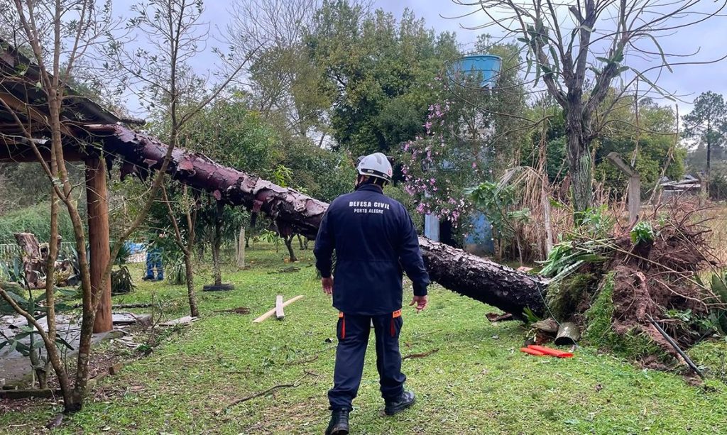 Temporal com granizo e vendaval deixou estragos em Eldorado do Sul, no Rio Grande do Sul - Foto: Defesa Civil POA/Divulgação