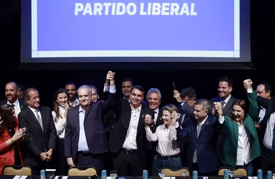 Por que Flávio Bolsonaro escolheu Alfredo Gaspar para vice