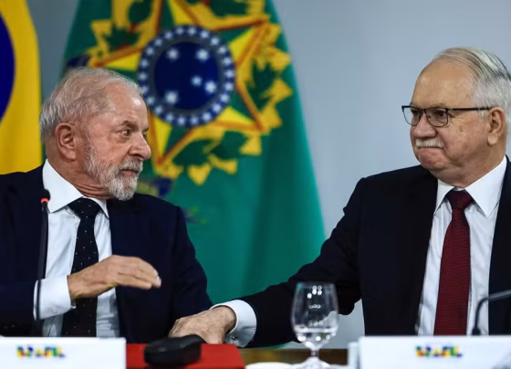 Lula e Edson Fachin participam de evento no Palácio do Planalto em meio à crise no STF - Foto: Brenno Carvalho/Agência O Globo