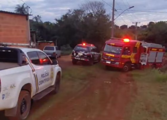 Viaturas foram mobilizadas após moradores encontrarem corpo em córrego no Bairro Universitário - Foto: José Aparecido