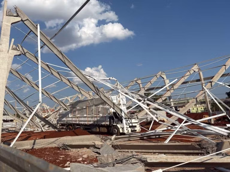 Estrutura desabou durante obra de supermercado no bairro Aero Rancho e matou dois trabalhadores - Foto: Diogo Nolasco