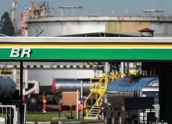 Refinaria da Petrobras; reajuste do diesel será compensado por subsídio de 30 dias - Foto: Diego Vara