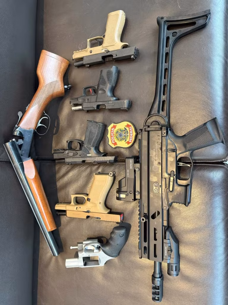 Polícia Federal apreendeu sete armas registradas em nome do deputado Mario Frias durante operação - Foto: Divulgação