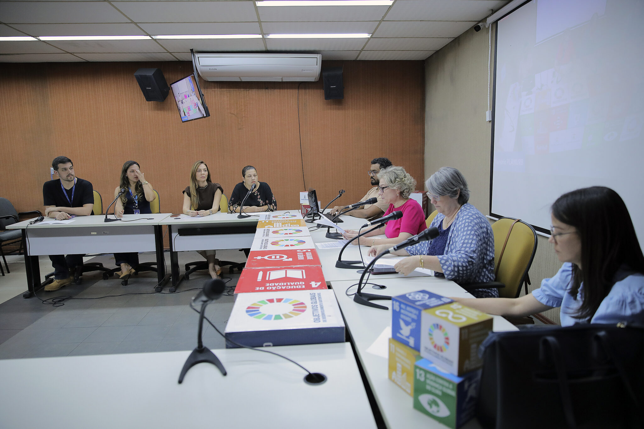 Audiência pública debate futuro centro comercial no Bairro Tiradentes