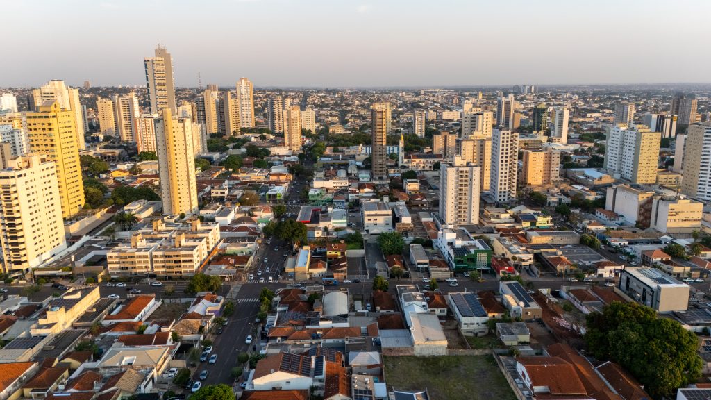 Céu aberto marcou a madrugada em Campo Grande antes da mudança prevista no tempo - Foto: Williams Souza
