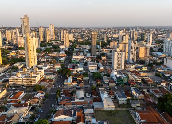 Céu aberto marcou a madrugada em Campo Grande antes da mudança prevista no tempo - Foto: Williams Souza