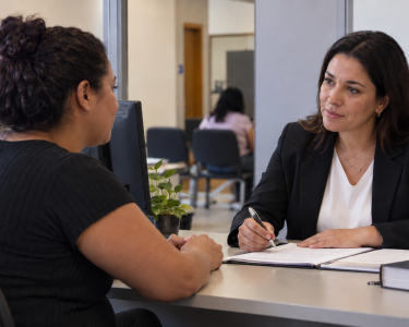 Projeto do TJMS prevê isenção de custas judiciais para mulheres vítimas de violência doméstica em MS - Foto: Arte/Gerada por IA