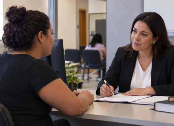 Projeto do TJMS prevê isenção de custas judiciais para mulheres vítimas de violência doméstica em MS - Foto: Arte/Gerada por IA