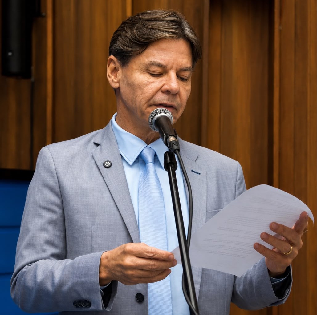 Paulo Duarte busca reeleição à Assembleia após trajetória no serviço público