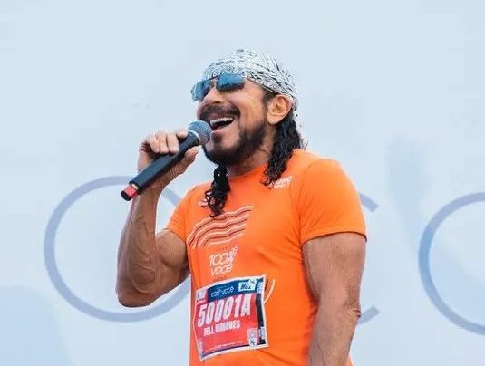 A rotina intensa de Bell Marques aos 74 anos, entre corridas e shows