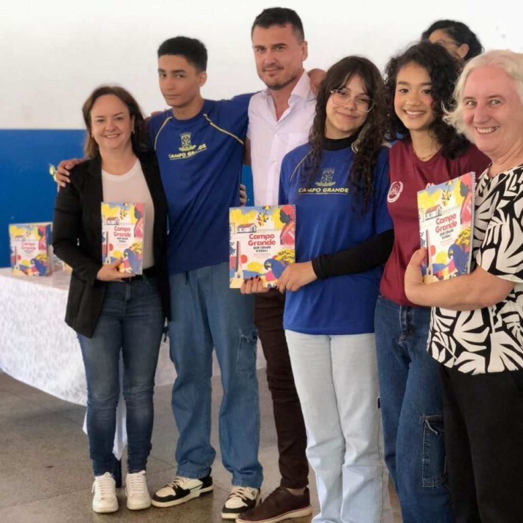 Alunos da Reme lançam livro sobre história da Capital