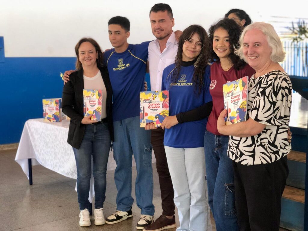 Alunos da rede municipal lançam livro sobre Campo Grande