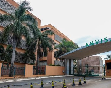 Anvisa alerta para venda irregular de tirzepatida em pó na internet