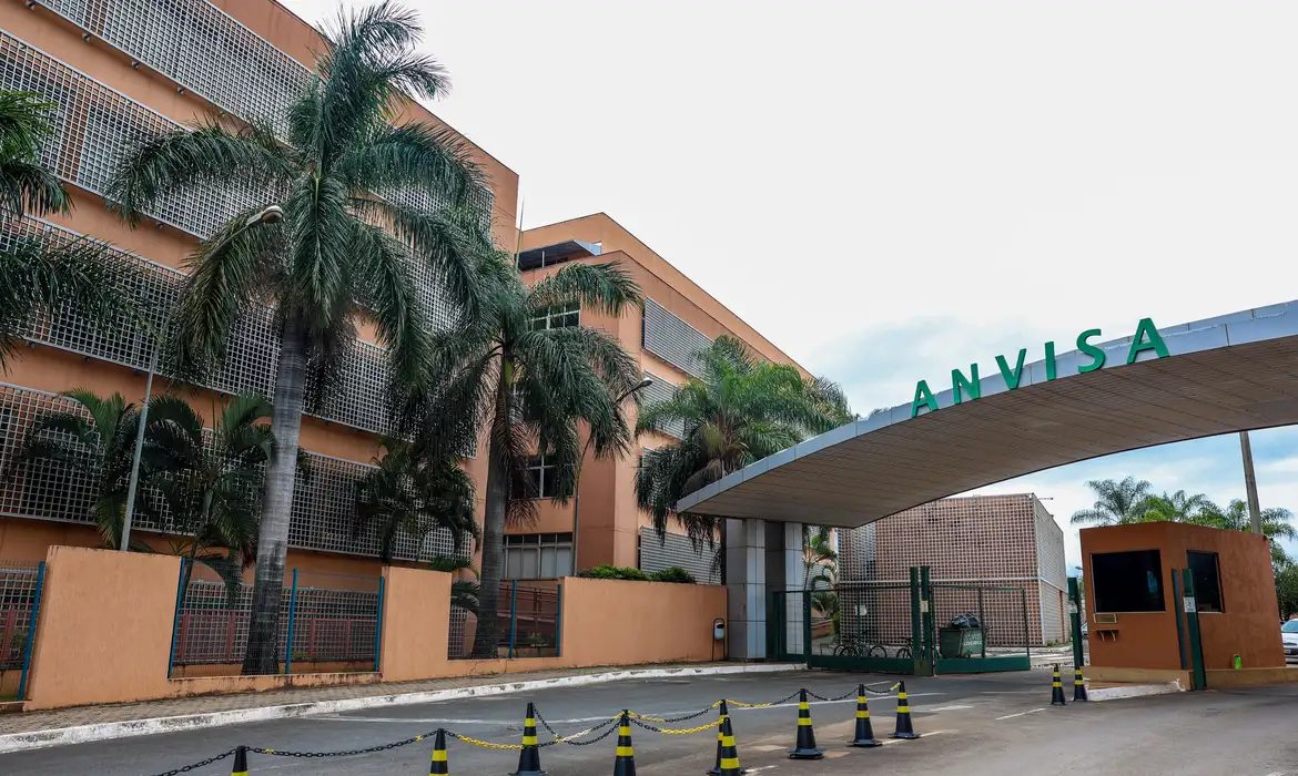 Anvisa emite alerta urgente sobre venda ilegal de tirzepatida em pó na web