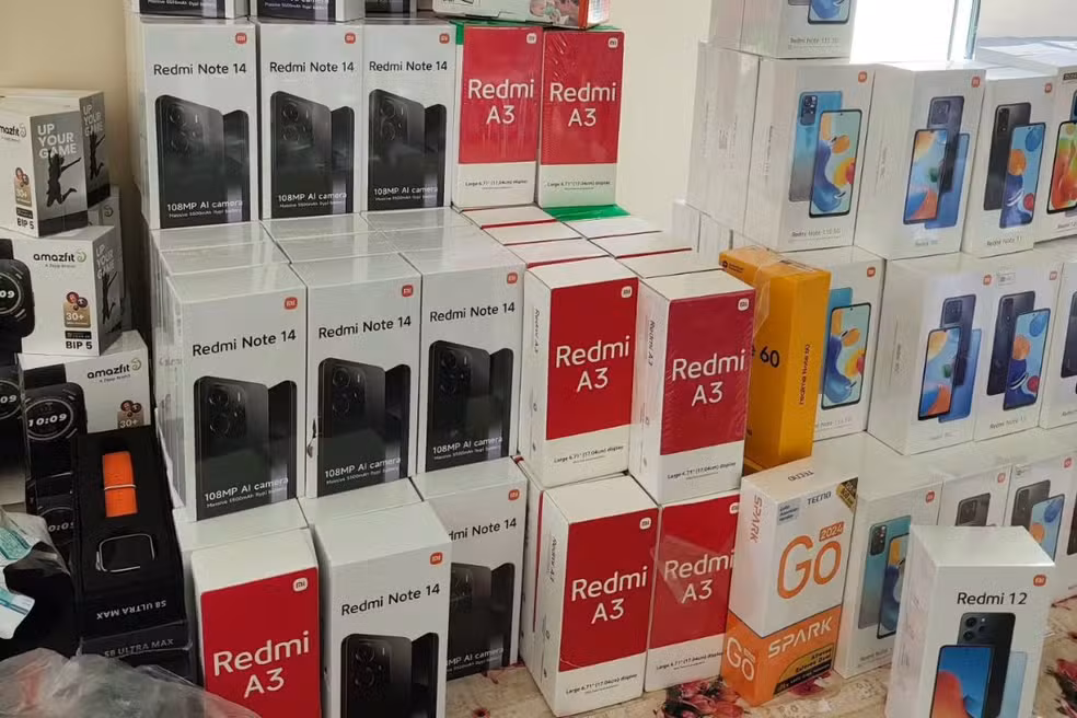 Bazar em Campo Grande vende celulares e eletrônicos doados pela Receita