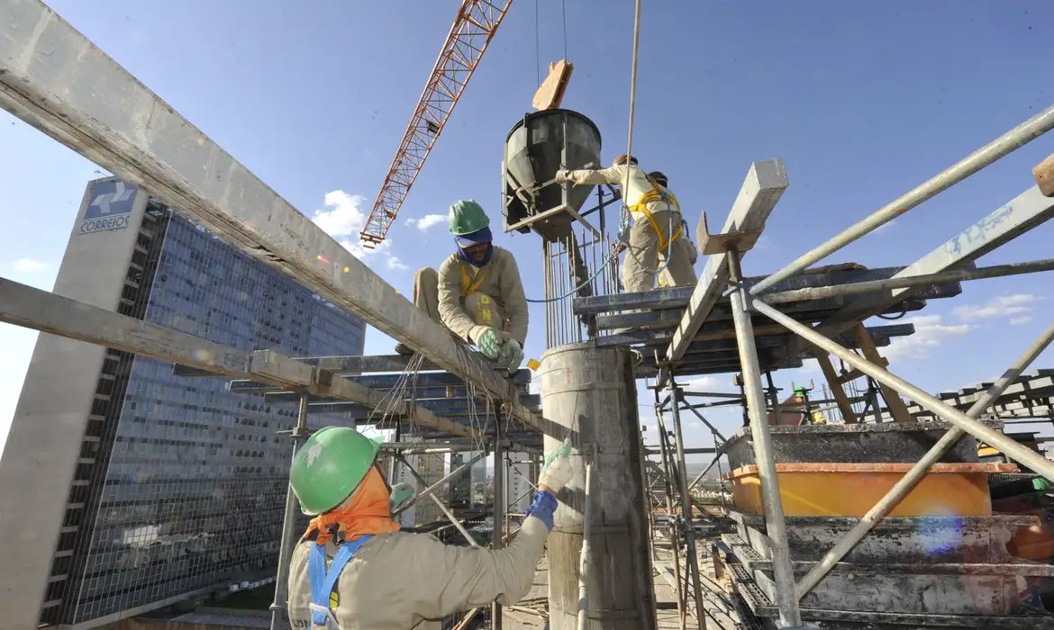 Criação de vagas formais no Brasil tem alta de 183% em agosto