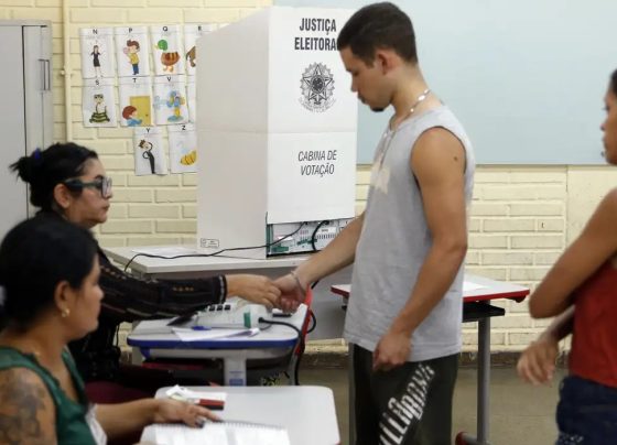 Caminhos da Reportagem: importância do voto para jovens e idosos