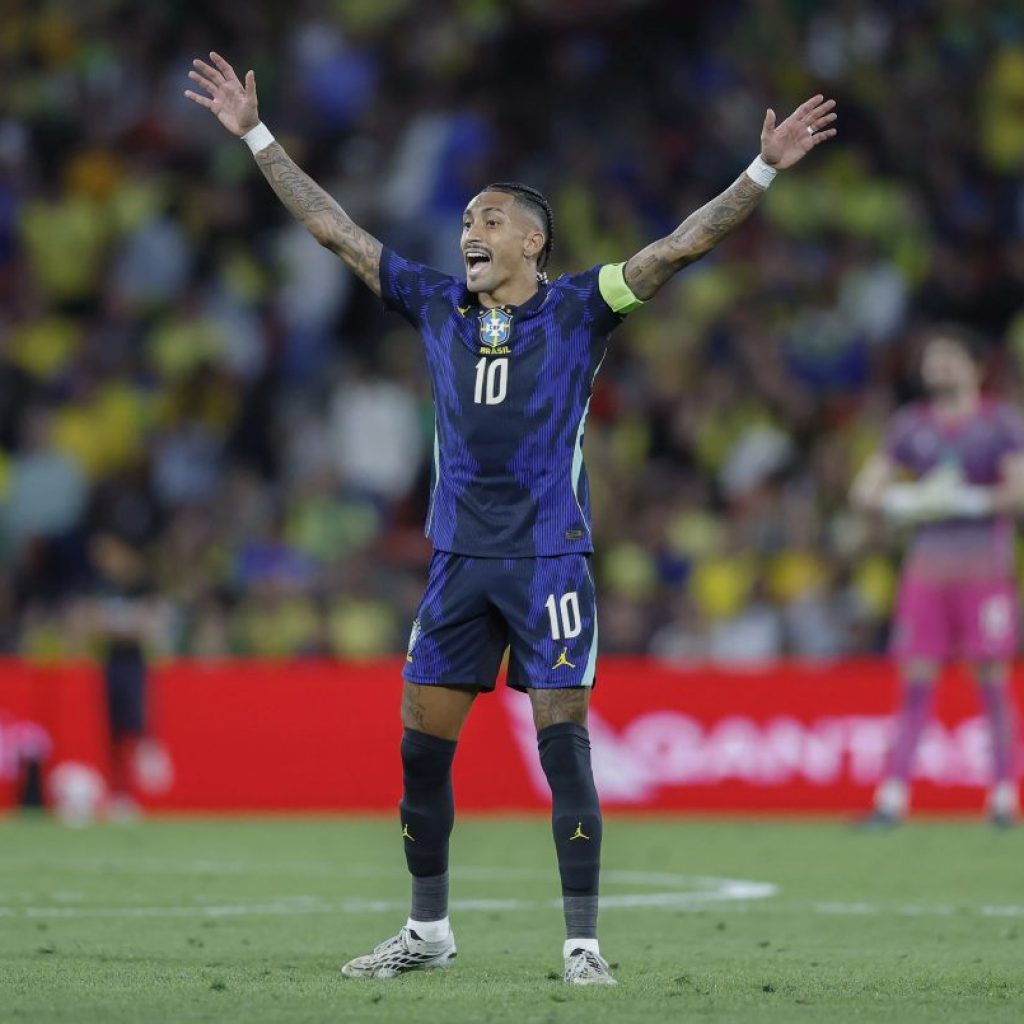 CBF toma decisão sobre sequência de Raphinha na seleção brasileira após gol de pênalti do atacante em amistoso