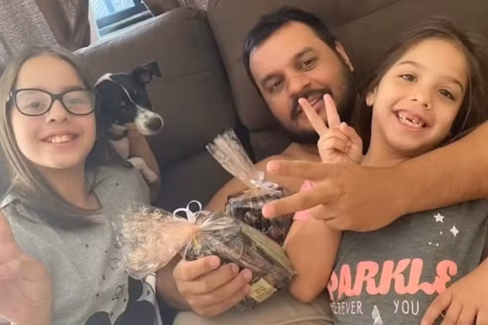 Antônio Zardin e as filhas Maria Fernanda e Maria Carolina foram homenageados durante missa em Campo Grande - Foto: Redes sociais