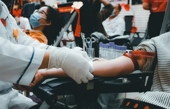 Pessoas que usam Mounjaro podem doar sangue, mas precisam informar o tratamento durante a triagem - Foto: Nguyễn Hiệp/Unsplash