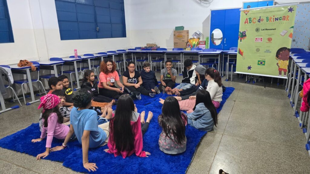 Escola em Campo Grande lança livro infantil que resgata brincadeiras tradicionais