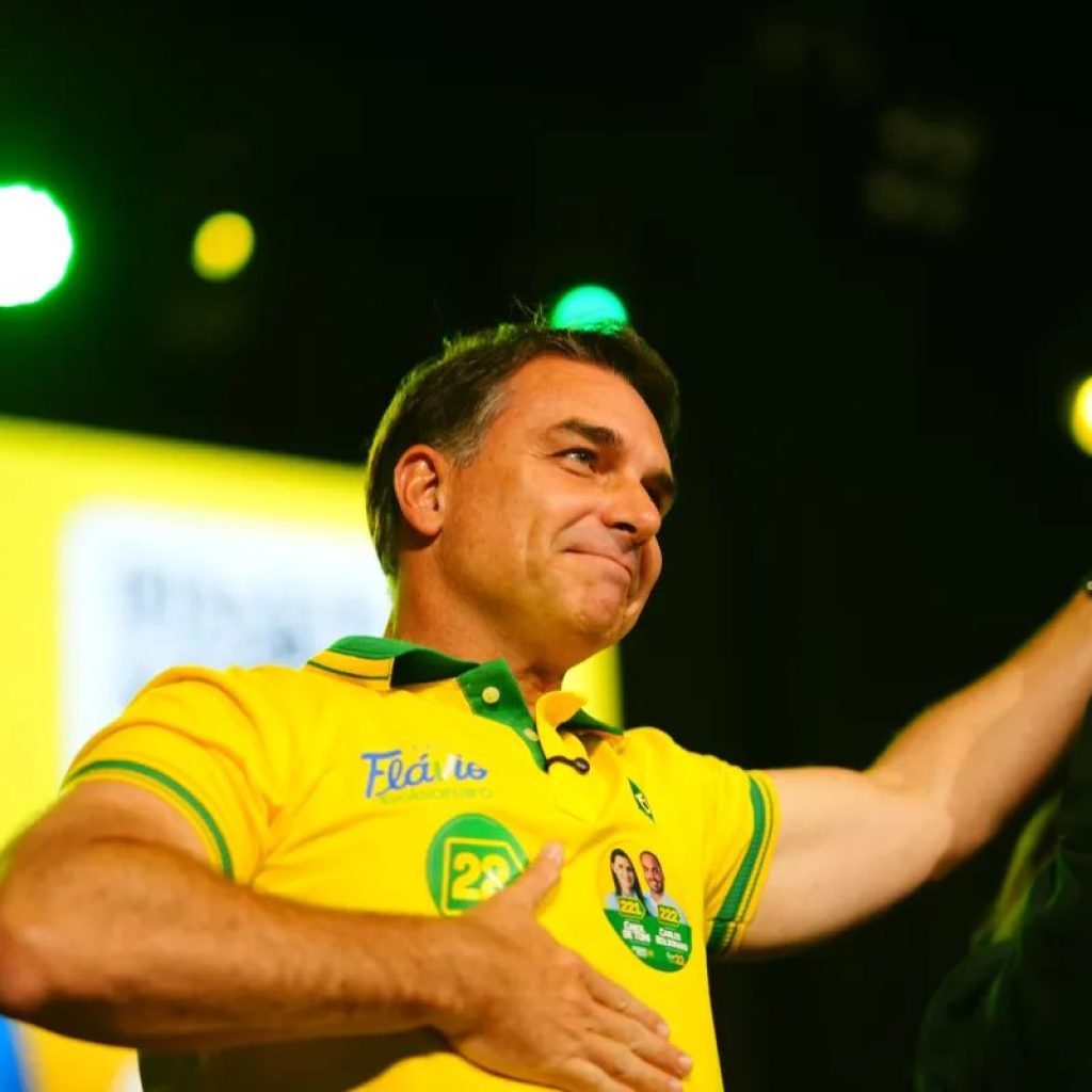 Flávio decide participar de debate mesmo sem a presença de Lula