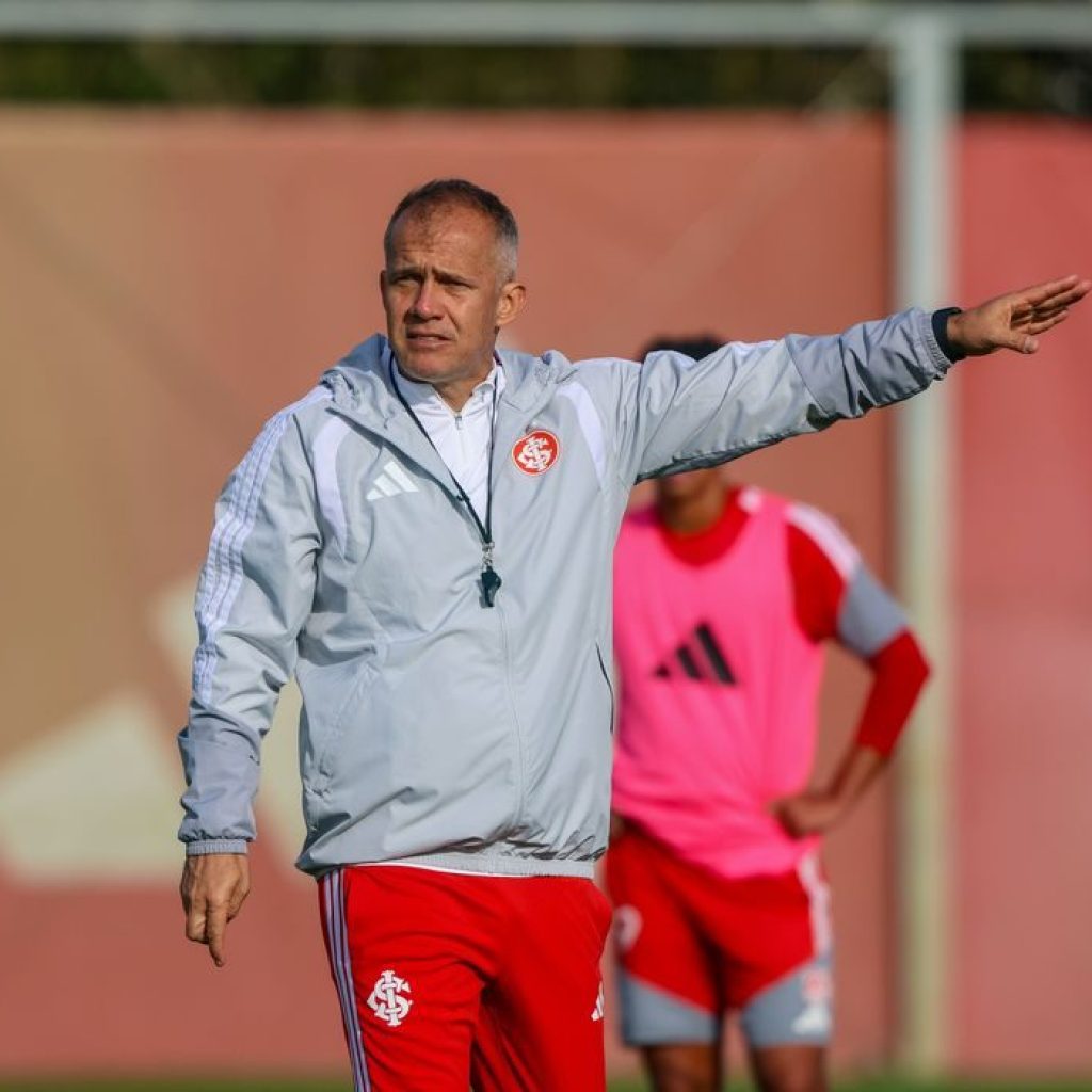 Internacional contrata técnico Eduardo Baptista até o fim da temporada