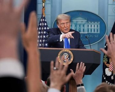 Juiz manda Trump liberar acesso da CNN, MS NOW e Politico à Casa Branca