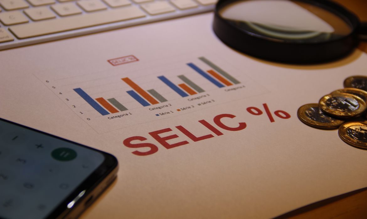 Mercado reduz projeção da taxa Selic para 13,50% ao fim de 2026